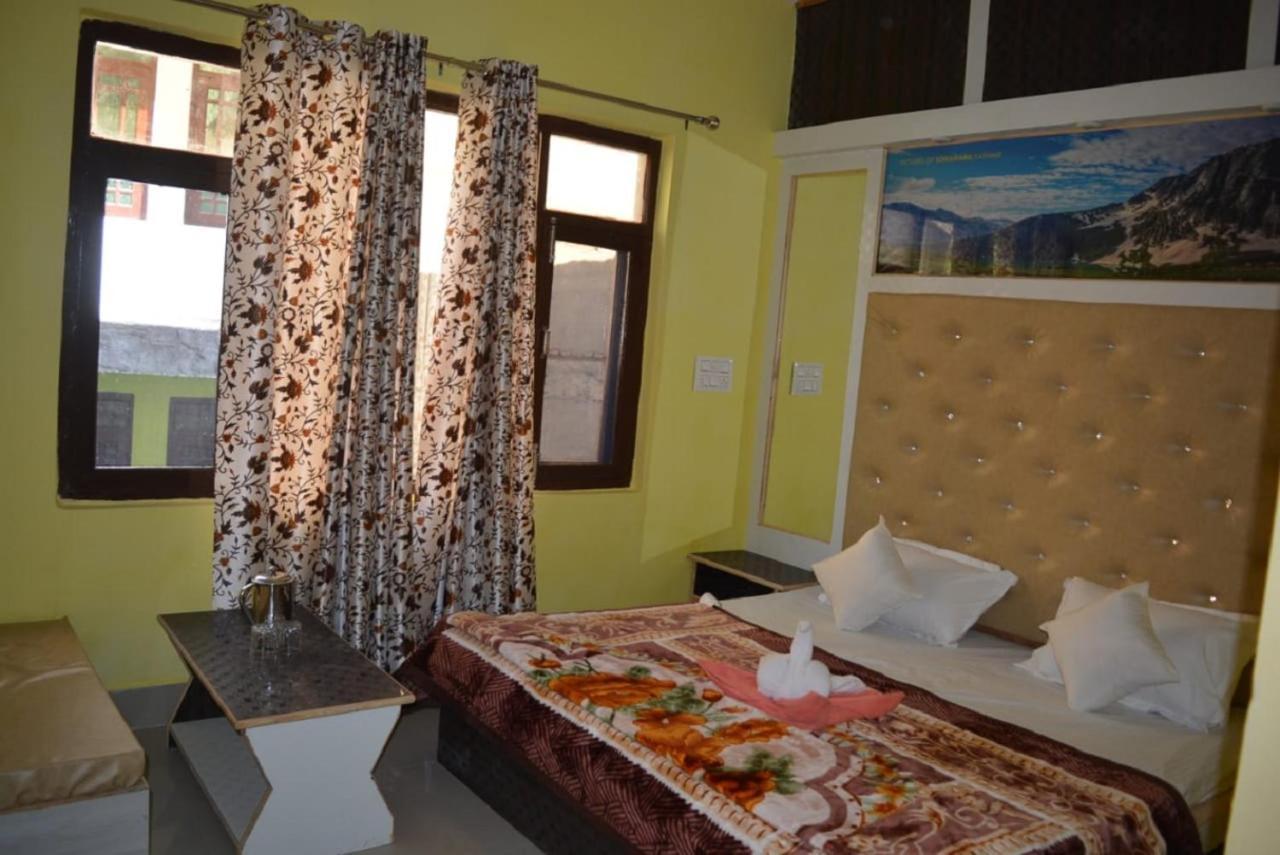 Nice One Palace Srinagar  Luaran gambar