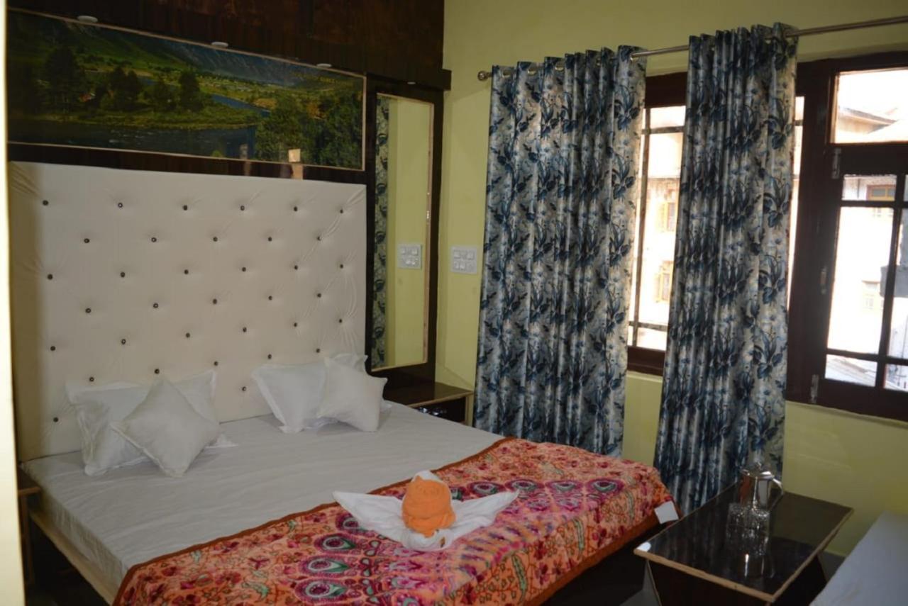 Nice One Palace Srinagar  Luaran gambar